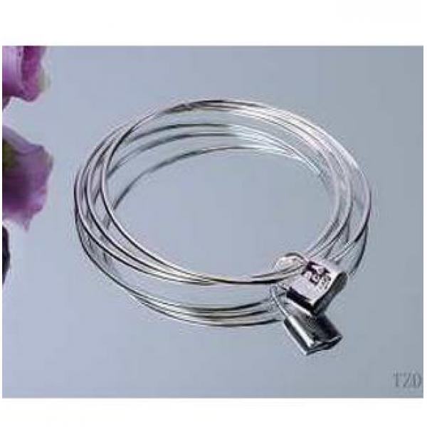 有名人に愛用できるTIFFANY&CO ティファニー  女性らしい抜け感のバングルブランドレディース.220.