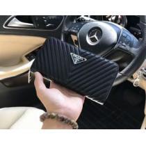 PRADA 財布大人の個性を。お得2026 スタイリッシュな印象 プラダ.158.