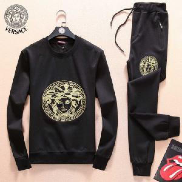 上下セット 【人気ブログ掲載】 ヴェルサーチ VERSACE 2026秋冬 大好評