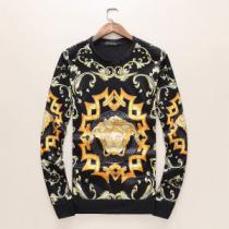 強い魅力を感じる一枚 2026秋冬 最旬アイテム ヴェルサーチ VERSACE