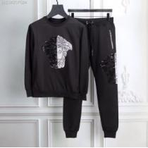 お洒落な存在感 上下セット 存在感◎ ヴェルサーチ VERSACE 2025秋冬