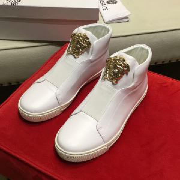 風合いが出る  2026秋冬季超人気  2色可選 ハイトップシューズ ヴェルサーチ VERSACE