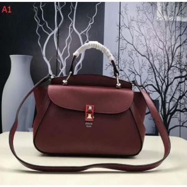 手持ち&ショルダー掛け スタイリッシュな印象 2026新作 3色可選 フェンディ FENDI.150.