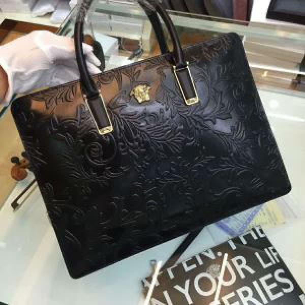 VERSACE ヴェルサーチ 2026秋冬 ハンドバッグ 目玉商品 海外セレブ定番愛用.82.