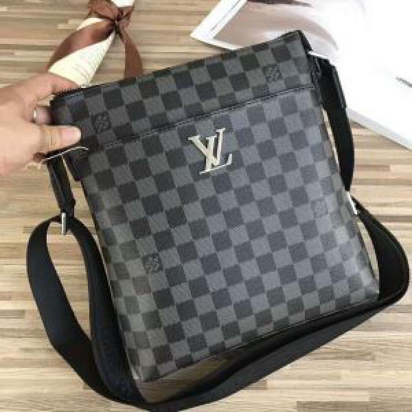 4色可選 2026秋冬 ルイ ヴィトン LOUIS VUITTON 斜め掛けバッグ 首胸ロゴ.45.