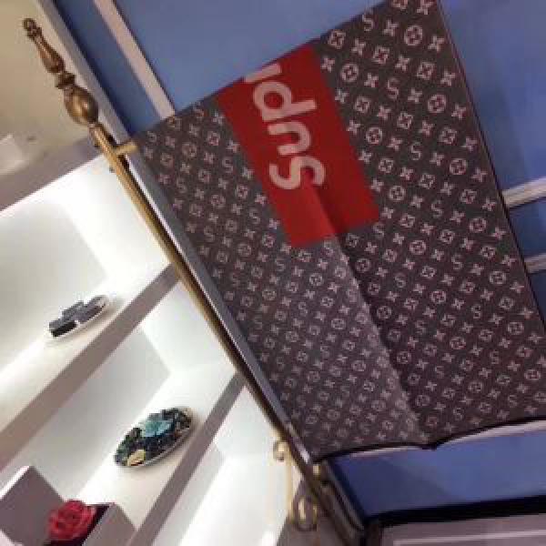 爆買い2026 なめらかな手触り海外セレブ愛用 ロングマフラー シュプリーム SUPREME