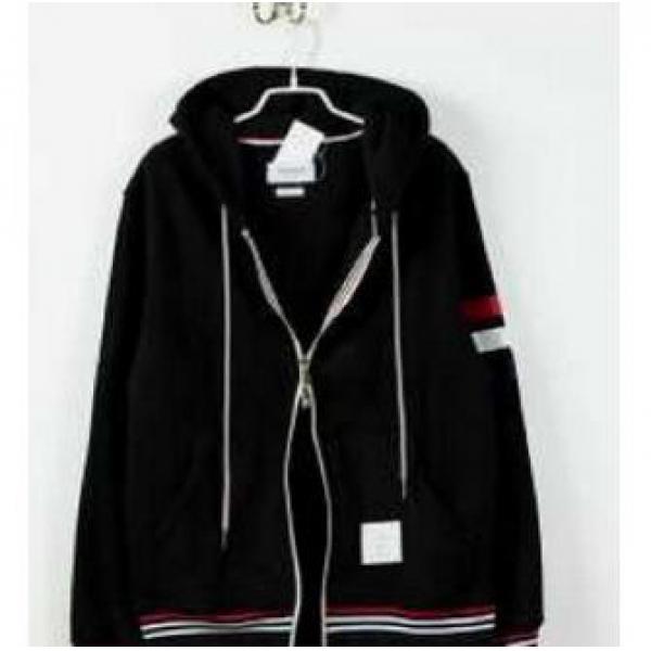 お洒落な THOM BROWNE トムブラウン 活躍してくれるパーカーブランド人気