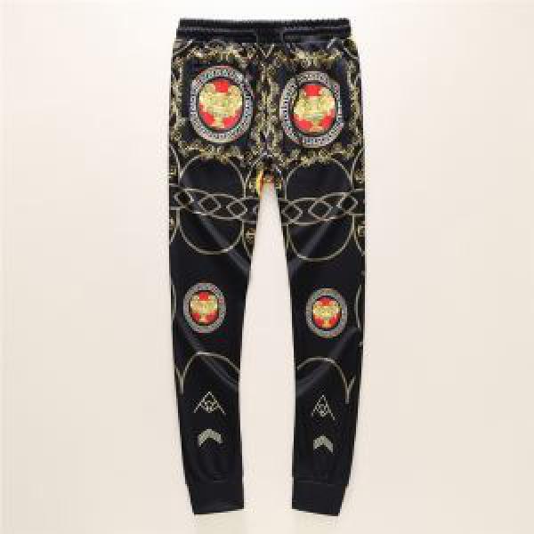 2026秋冬 ヴェルサーチ VERSACE ジーンズ 絶妙なルーズ感 大人の個性を。