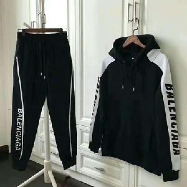 【大人気】定番商品 バレンシアガ BALENCIAGA 2026秋冬 パーカー 最安値！