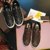 2025秋冬季超人気 海外セレブ愛用 2色可選お洒落自在 ルイ ヴィトン LOUIS VUITTON フラットシューズ