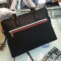 ハンドバッグ ムダな装飾を排したデザイン 2026秋冬 プラダ PRADA.57.