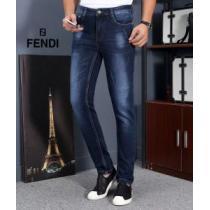 2026秋冬 ジーンズ 一味違うデニム フェンディ FENDI 海外セレブ愛用