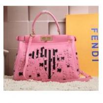 長らく愛されるFENDI フェンディ バッグ コピー ファスナーポケット付　 高品質のバックパック　ピンク.150.