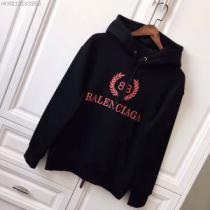 パーカー バレンシアガ BALENCIAGA 落ち着いた感覚 2026秋冬