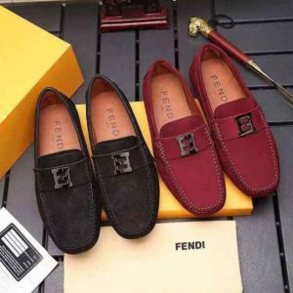 高級感ある 2色可選 驚きの破格値2026 カジュアルシューズ フェンディ FENDI