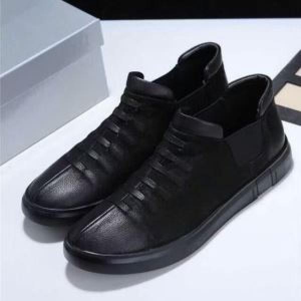 海外セレブ愛用 人気定番2026プラダ PRADA ランニングシューズ 綺麗に決まるフォルム！