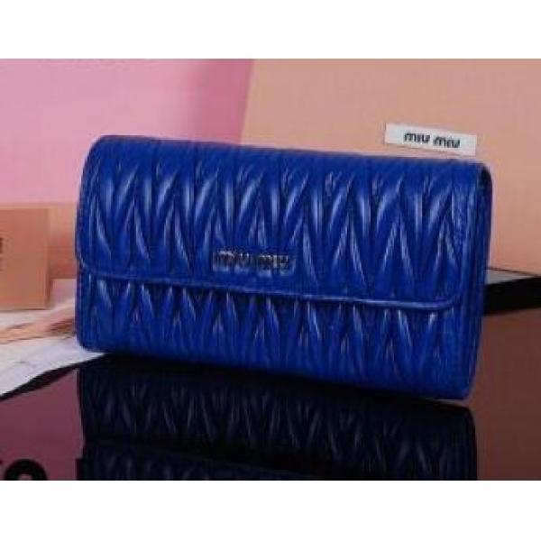 清楚でスタイリッシュ MIUMIU ミュウミュウ コピー財布 フラップ長財布ロゴ有りブ.111.