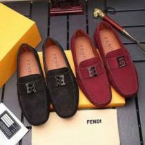 高級感ある 2色可選 驚きの破格値2026 カジュアルシューズ フェンディ FENDI