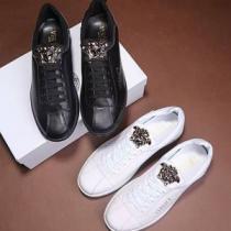 綺麗に決まるフォルム！ 2色可選 人気定番2026ヴェルサーチ VERSACE フラットシューズ