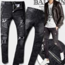 窮屈感はゼロ ジーンズ 綺麗に決まるフォルム！バルマン BALMAIN 2026秋冬