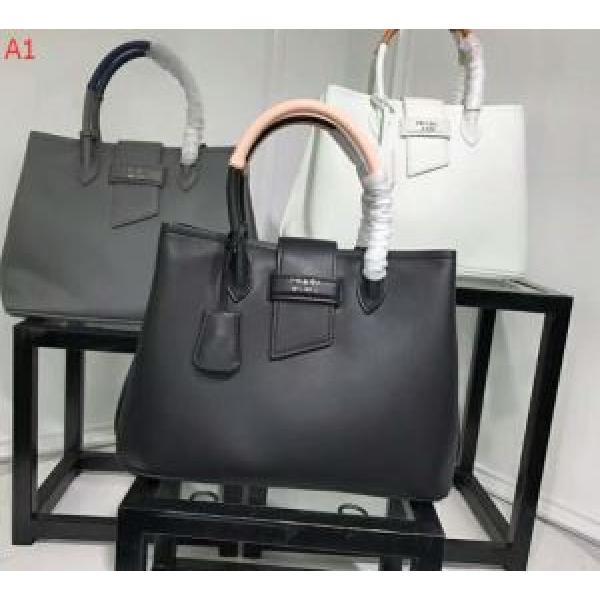 プラダ PRADA 多色可選手持ち&ショルダー掛け 2026春夏新作人気雑誌掲載.68.