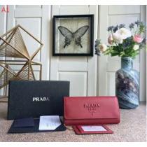 個性的なデザ 2026春夏新作 プラダ PRADA 長財布4色可選.105.