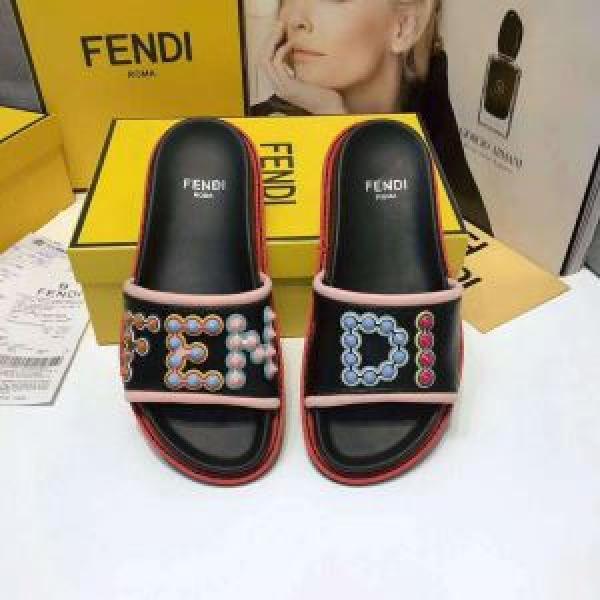 追跡あり☆入手困難!! フェンディ FENDI 2026春夏新作 サンダル