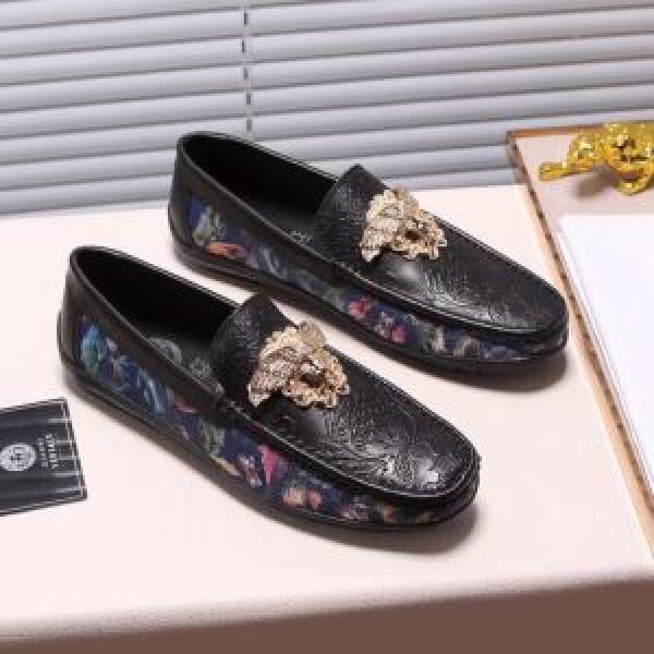 2026年春夏入荷カジュアルシュッズ 今季大人気新作登場 ヴェルサーチ VERSACE