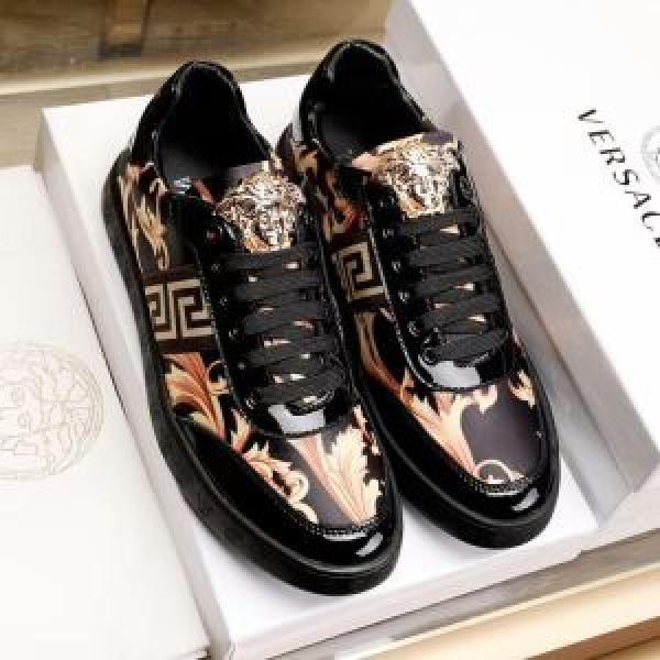 高品質なヴェルサーチ VERSACE18ＳＳ美品ランニングシューズ