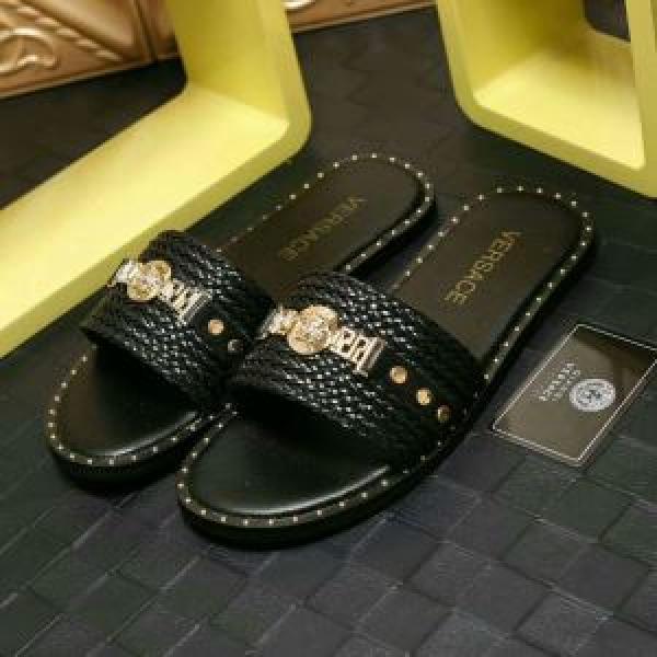 サンダル 個性的なモデル 2025夏の定番新品到来! ヴェルサーチ VERSACE  現代的な印象