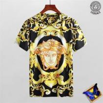 乾きやすい 半袖Tシャツ 2026春夏新作 在庫を確保 ヴェルサーチ VERSACE