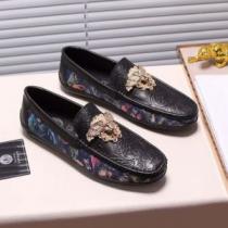 2026年春夏入荷カジュアルシュッズ 今季大人気新作登場 ヴェルサーチ VERSACE