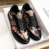 高品質なヴェルサーチ VERSACE18ＳＳ美品ランニングシューズ