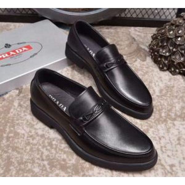 品良く プラダ PRADA 2026夏の定番新品到来! 一味違うデザイン カジュアルシューズ