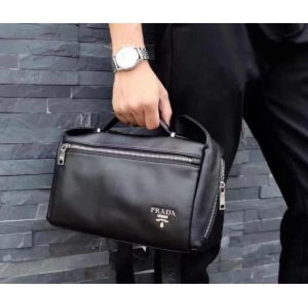 カジュアルスタイルに 手持ち&ショルダー掛け お得な 2026最安値！ プラダ PRADA.57.