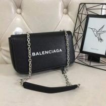 人気デザインで欲しいバレンシアガ BALENCIAGA 2色選択可ショルダーバッグ.51.