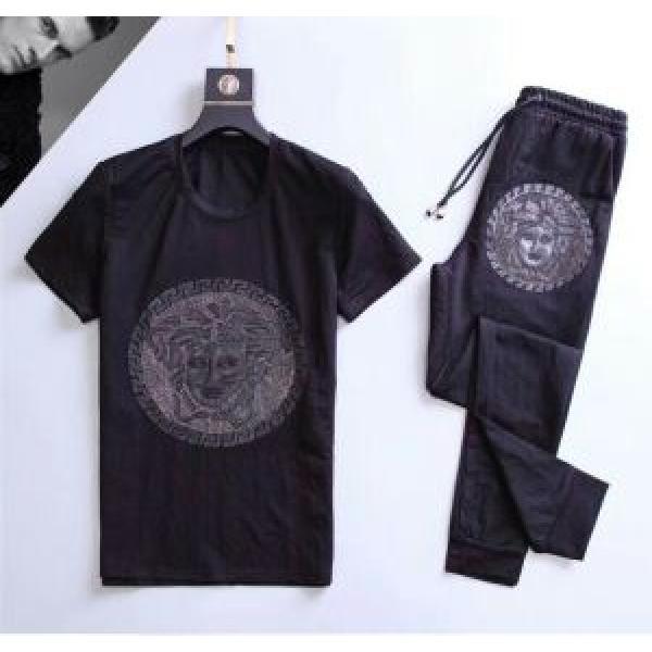 期間限定SALE 上下セット ヴェルサーチ2026最安値VERSACE 半袖セットアップ 2色可選