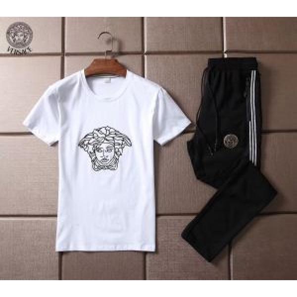 2026年春夏入荷半袖セットヴェルサーチ VERSACE アップ先行受注上下セット 大人っぽい2色可選