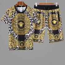 美品*入手困難2026【SALE！】ヴェルサーチ VERSACE 半袖セットアップクールビズ