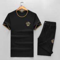 人気デザインで欲しいヴェルサーチ VERSACE 2026新品入荷 半袖セットアップ 2色可選