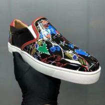 希少性の高いルブタン偽物Christian Louboutin超人気新品スリッポンカジュアルブラックスニーカーレザー採用