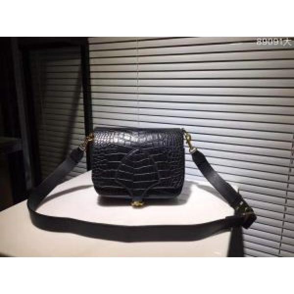美品*入手困難 今季大人気新作登場  BURBERRY バーバリー ショルダーバッグ ファッショニスタ愛用.48..48.