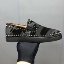 カジュアルシューズ クリスチャンルブタン Christian Louboutin スニーカー、靴 超人気美品 上品でベーシック