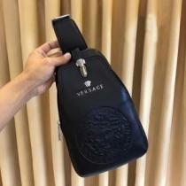 今季爆発的な人気 ヴェルサーチ VERSACE ボディバッグ.82.