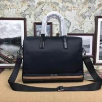 プラダ PRADA 2026抜群の雰囲気が作れる! 手持ち&ショルダー掛け.57.
