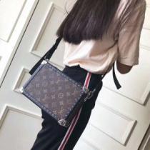 今季爆発的な人気  LOUIS VUITTON ルイ ヴィトン 2025年春夏シーズン ショルダーバッグ 大人っぽく知的な.49..49..49..49..49..49..49..49..49..49..49..49.