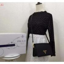 有名人同じアイテム 4色可選 高級感が漂う ショルダーバッグ PRADA プラダ 日本限定素材.68.