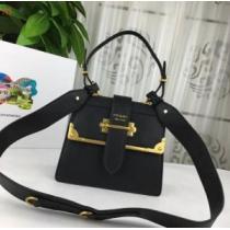 4色可選 芸能人愛用 ショルダーバッグ PRADA プラダ 流行っている.68.