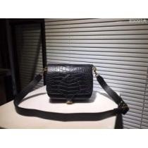 美品*入手困難 今季大人気新作登場  BURBERRY バーバリー ショルダーバッグ ファッショニスタ愛用.48..48.