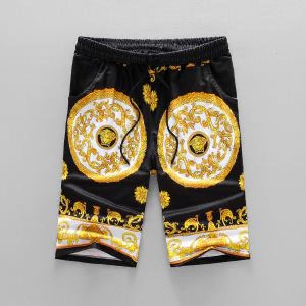 2026着回し度高めアイテム! ヴェルサーチ VERSACE 最強の定番コーデ  ブランド ジーンズ 魅力的アイテム